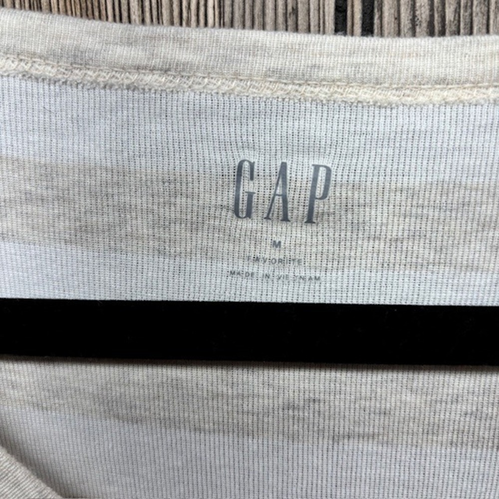 GAP Women's Long Sleeve Striped V Neck T Shirt Top Size M Beige White Basic - Picture 2 of 5